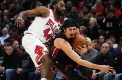 乐鱼体育视频-热火次轮淘汰公牛，季后赛表现抢眼