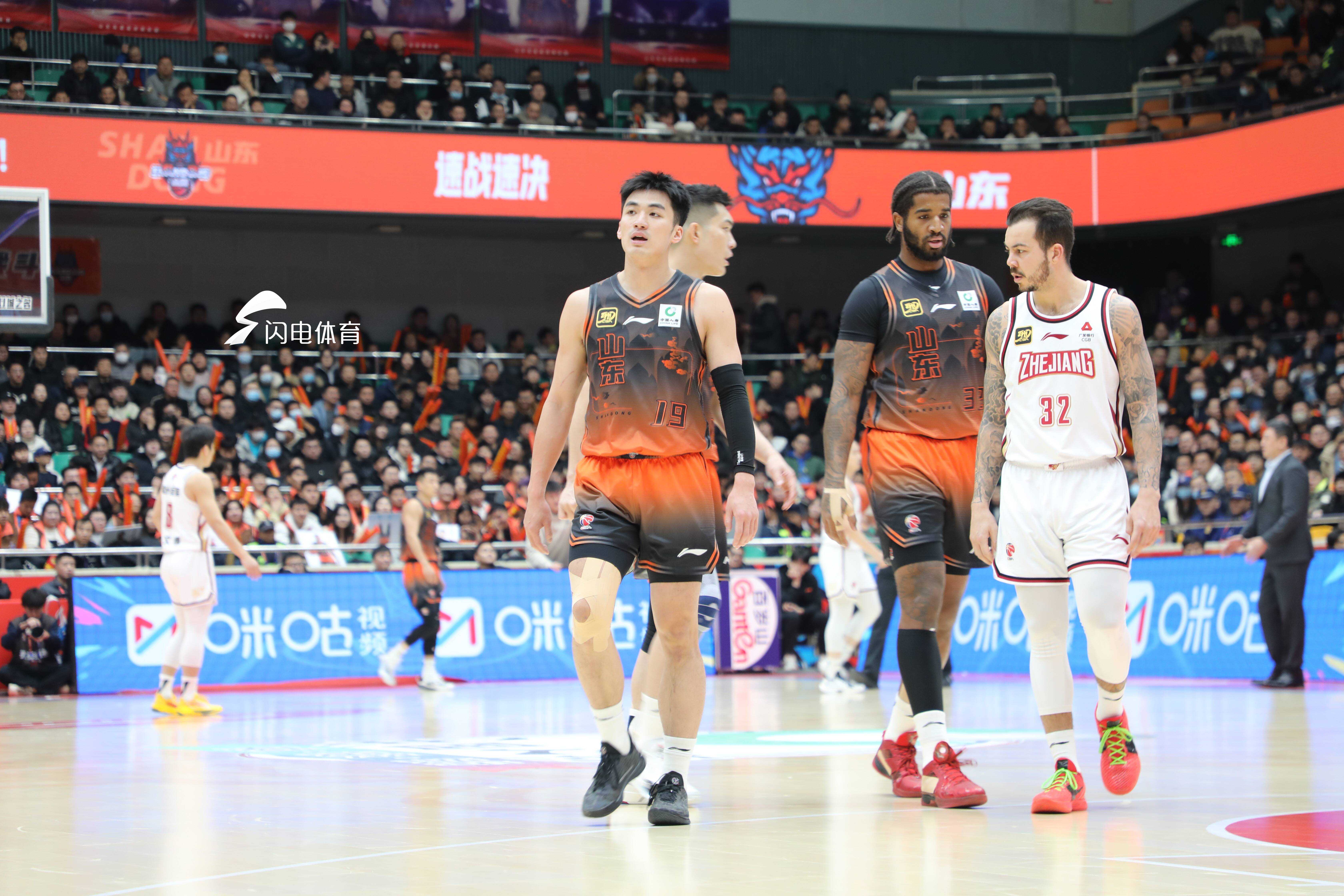 山东男篮卫冕冠军依然强势，战胜对手轻松