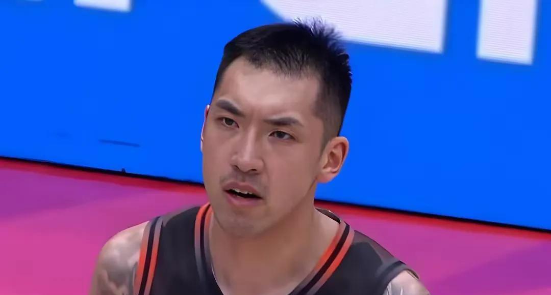 一触即发！顶级篮球巨星紧张备战季后赛的简单介绍