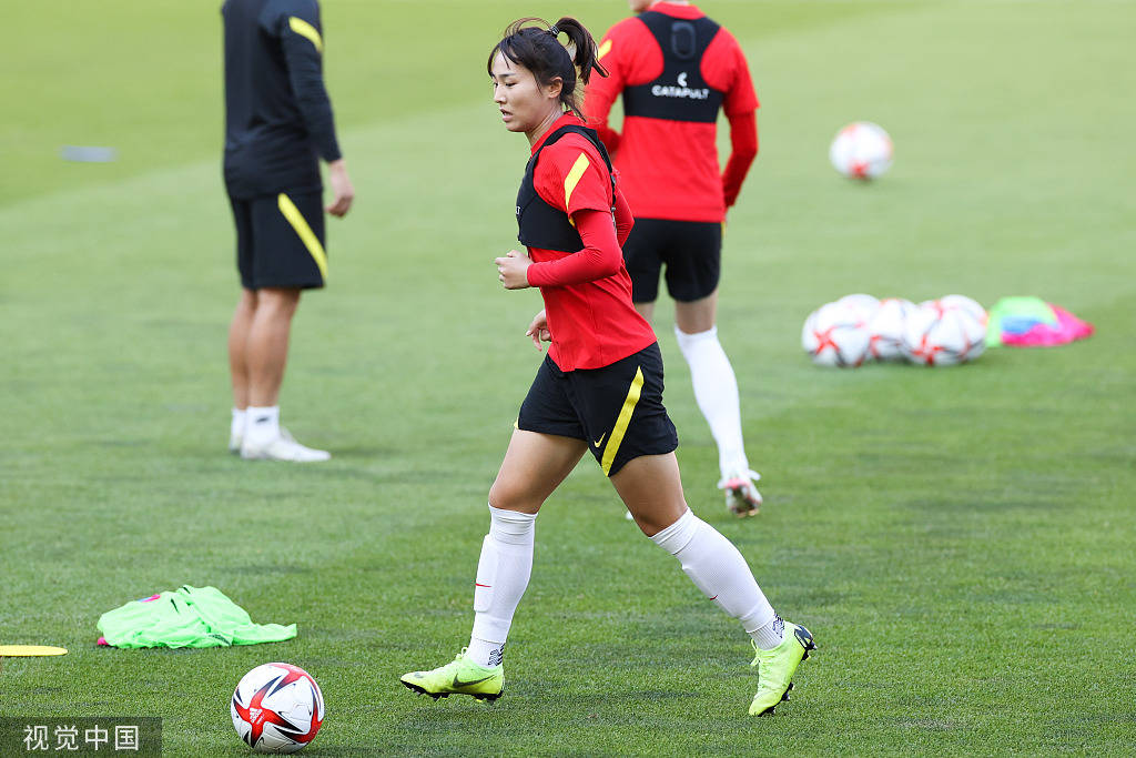 中国女足备战奥运，士气高涨迎接挑战