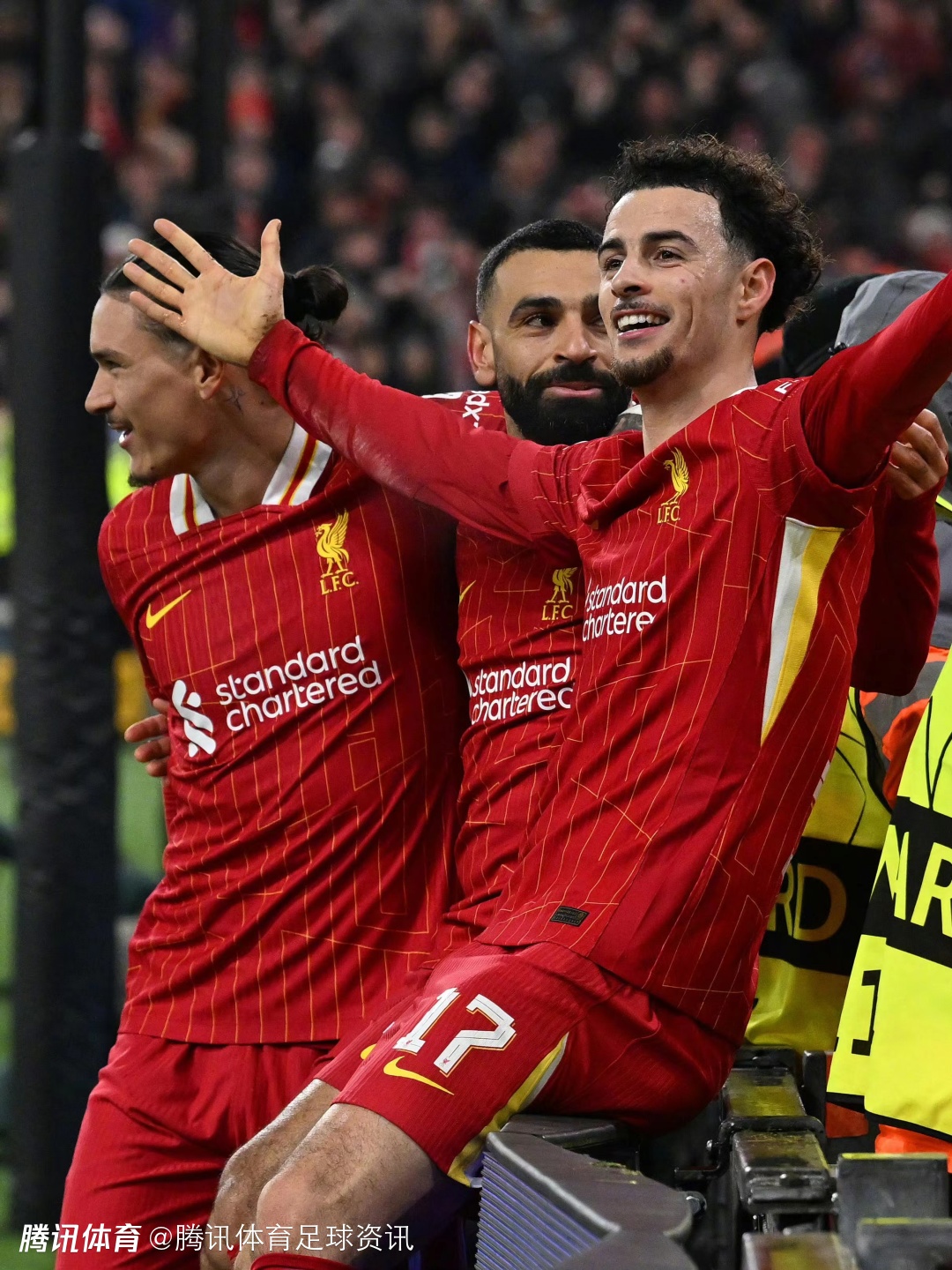 包含利物浦队主场取胜，为冠军杯奠定基础的词条