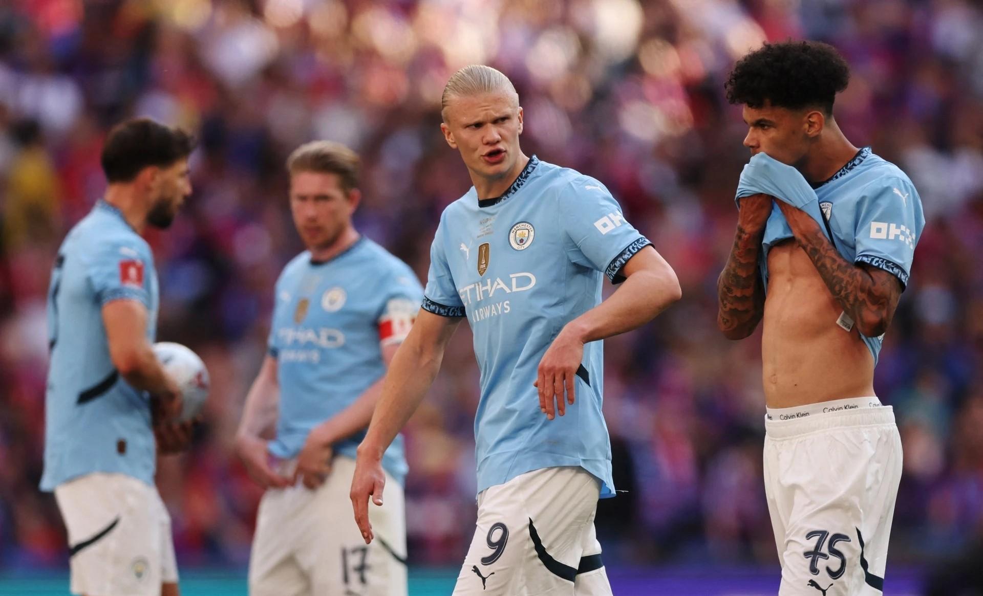 曼城中场受伤,冠军争夺变数加大 曼城中场受伤,冠军争夺变数加大