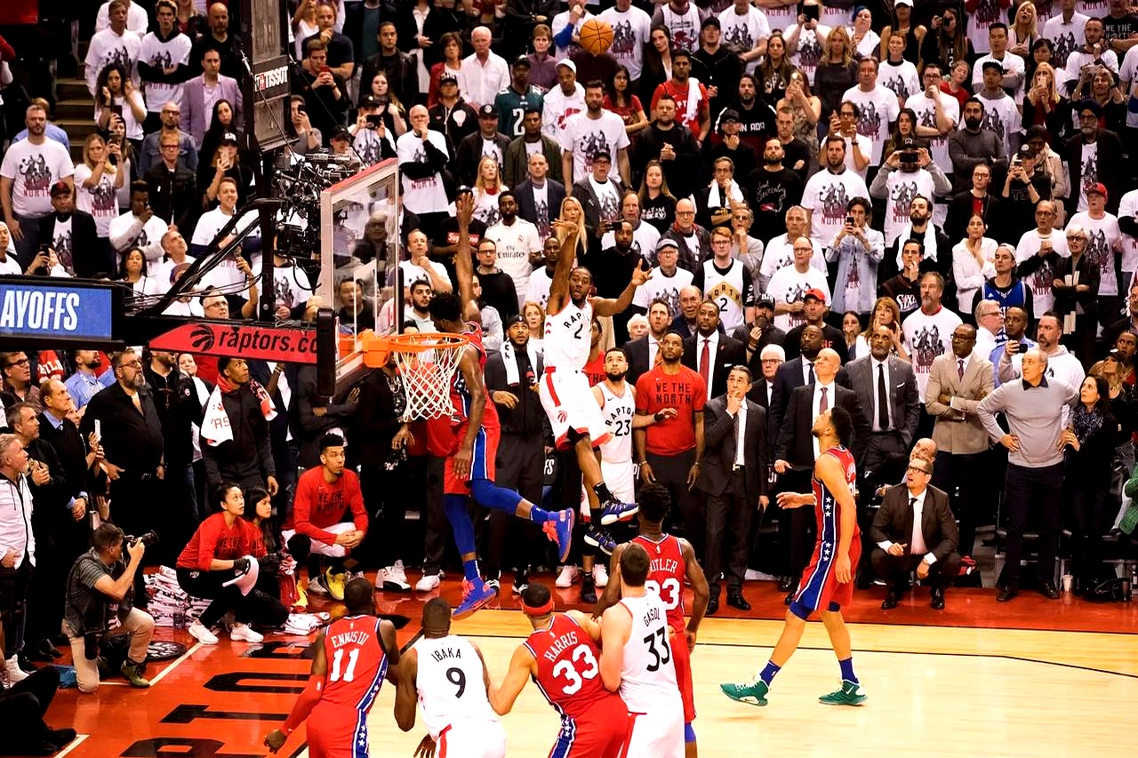 包含快船客场大胜公牛，莱昂纳德稳定表现独得分带队赢球的词条