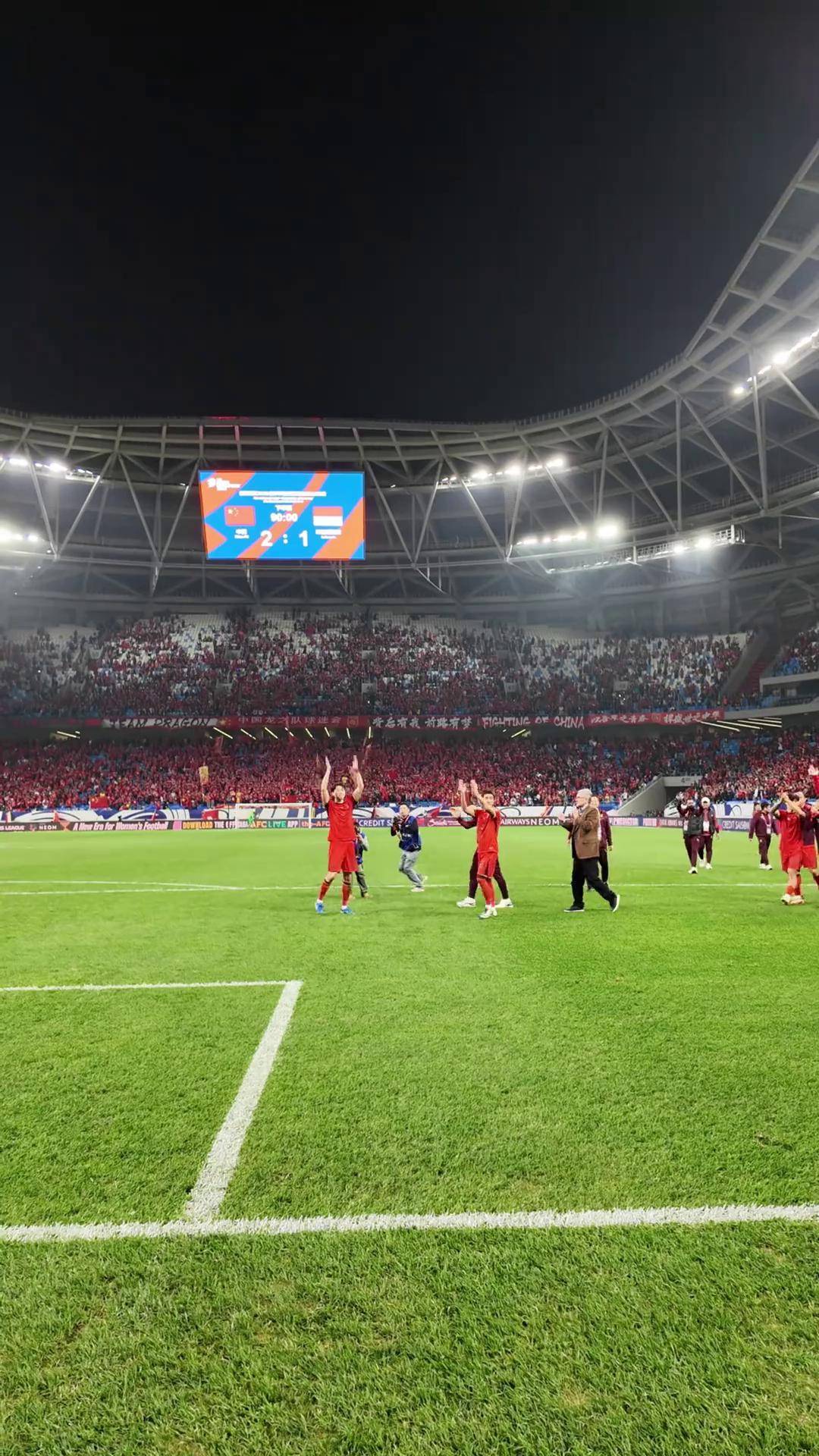 足球赛场上一场胜利引发球迷狂热