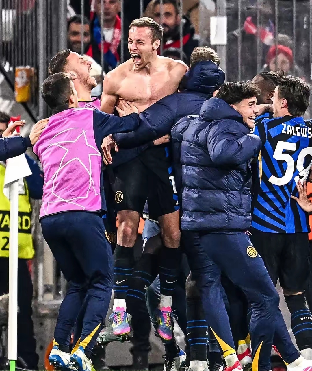 包含拜仁慕尼黑遭遇尴尬失利,德甲榜首位置陷入动荡的词条 包含拜仁慕尼黑遭遇尴尬失利,德甲榜首位置陷入动荡的词条