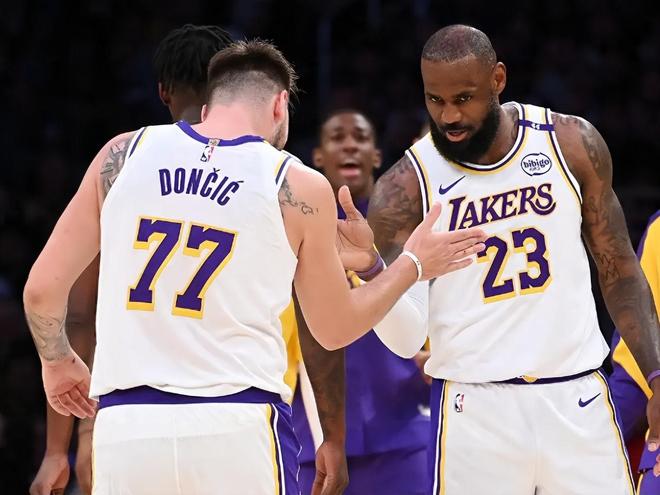 湖人力克凯尔特人，豪取连胜