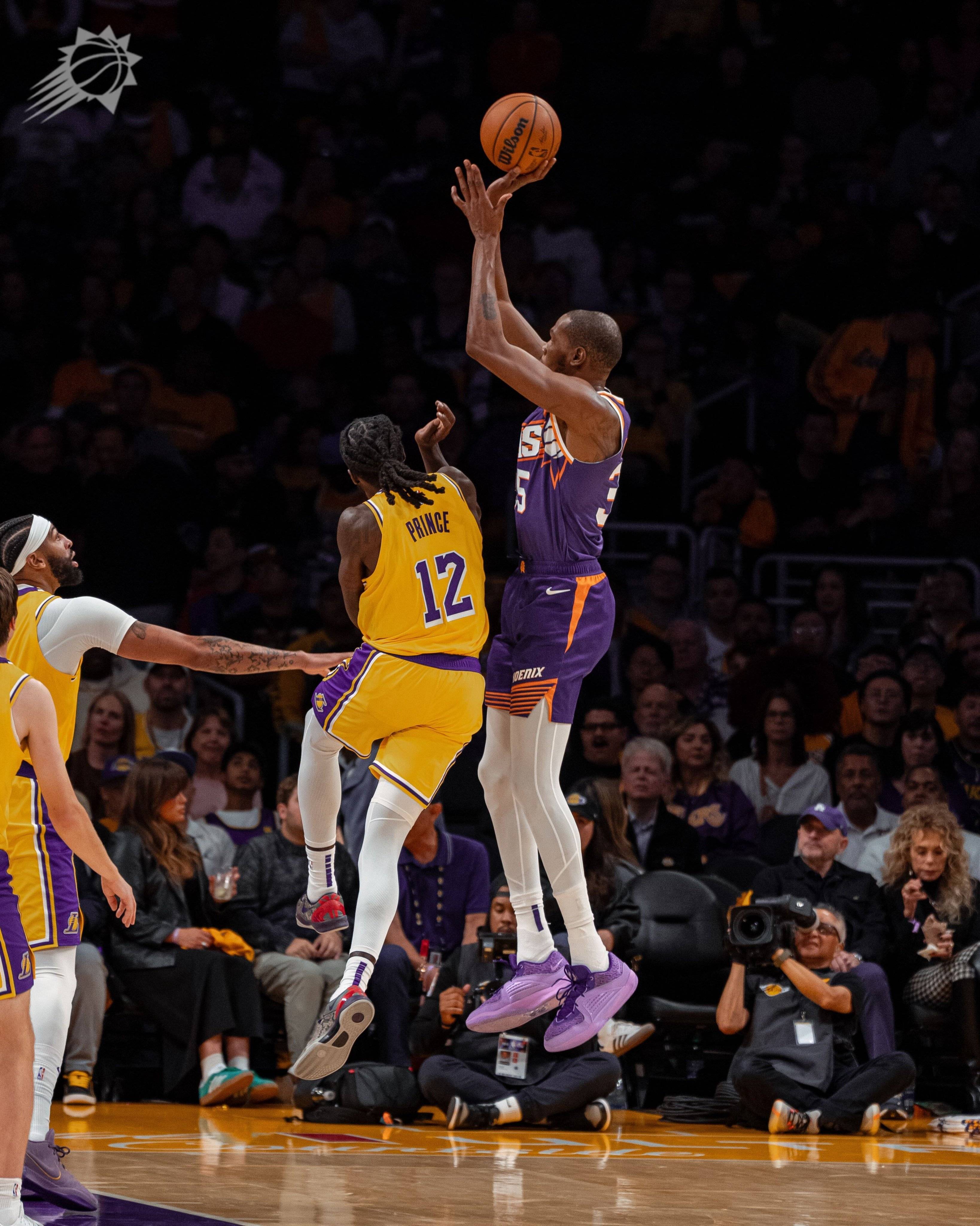 湖人大胜公牛，詹姆斯贡献三双表现稳健的简单介绍