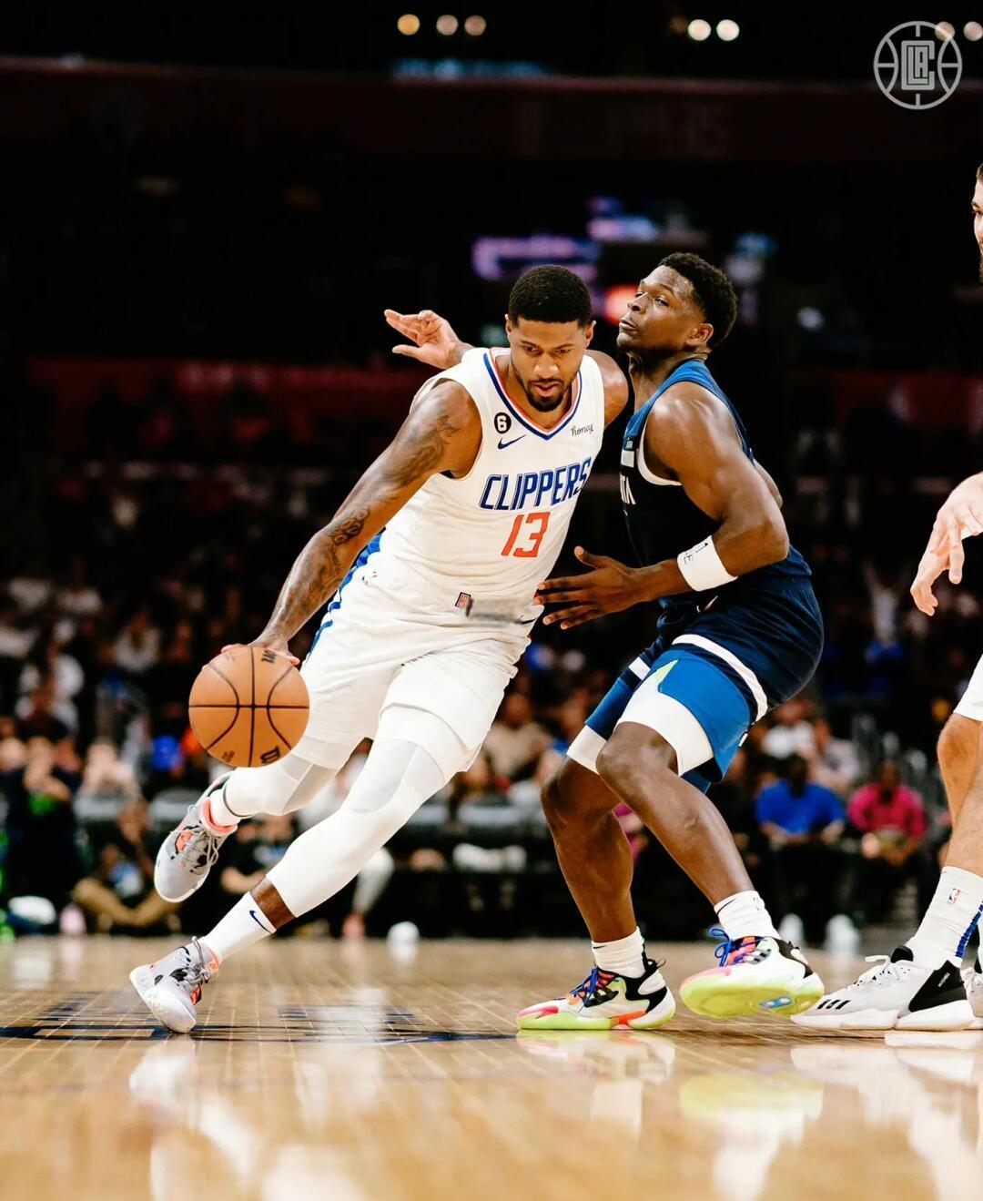 沃尔助勇士客场打败老鹰，保持追赶节奏的简单介绍