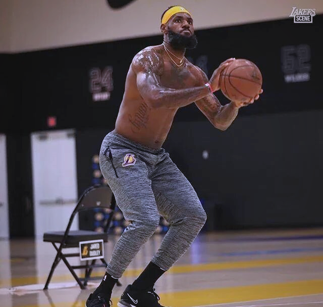 詹姆斯面对困境坚决表现